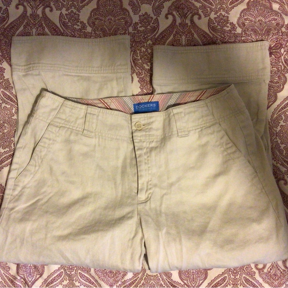 EUC Dockers Khaki Capri Pants